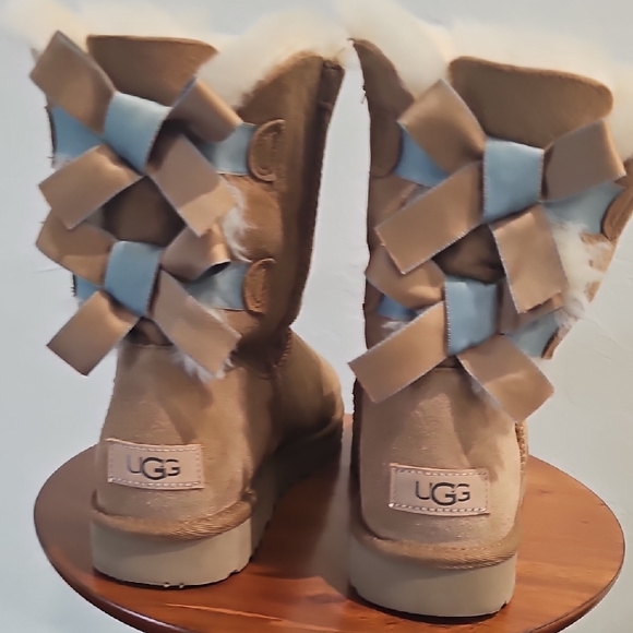 UGG Cream Shearling Boots - Picture 5 of 8